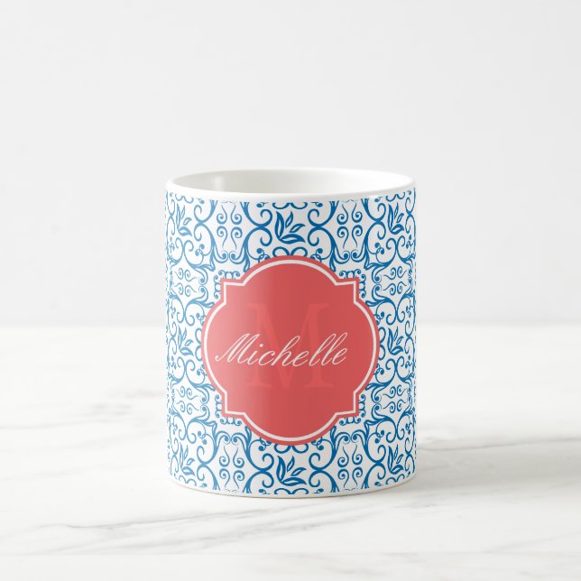Caneca De Café Dazzzling Blue Damask Monograma Mug (Centro)