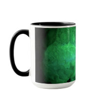 Caneca de café de uma amostra de rocha, a geoda de