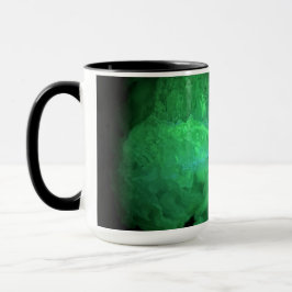 Caneca de café de uma amostra de rocha, a geoda de