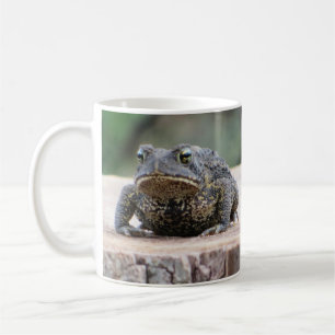 Caneca De Café Deitado em um toco