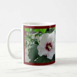 Caneca De Café Delicada Rosa Branca de Sharon Foto