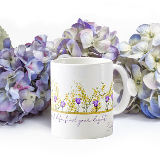 Caneca De Café Delicar Cotações das Flores Amarelas e Púrpuras