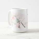Caneca De Café Delicar Rosa Rosa Rosa Rosa Rosa Monograma - Letra<br><div class="desc">Monograma - Letra floral K - Uma lavagem com aquarela cor rosa pálida e penteada atrás de delicados rosas cor-de-rosa-rosados. Bonito pulverizações florais de aquarelas em ambos os lados da caneca - e decorem a grande primeira letra do seu nome. A folhagem verde-suave pintada à mão e as rosas de...</div>