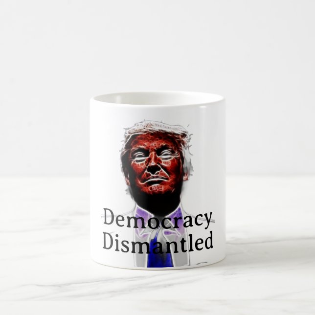 Caneca De Café Democracy Dismantled Coffee Mug (Centro)