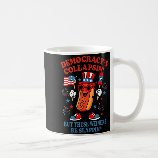 Caneca De Café Democracy's collapsing funny hot dog 4th july Demo (Direita)