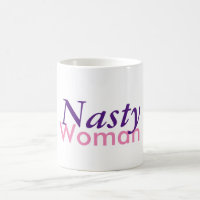 Caneca de café desagradável da mulher