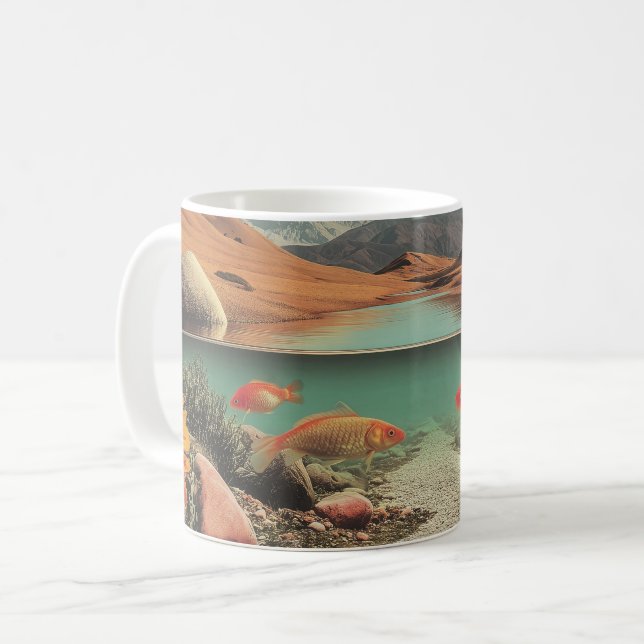 Caneca De Café Deserto e Lago Surreal com Peixes Dourados (Frente Esquerda)