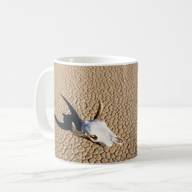 Caneca De Café Desertos | Crânio de vaca no deserto (Frente Esquerda)