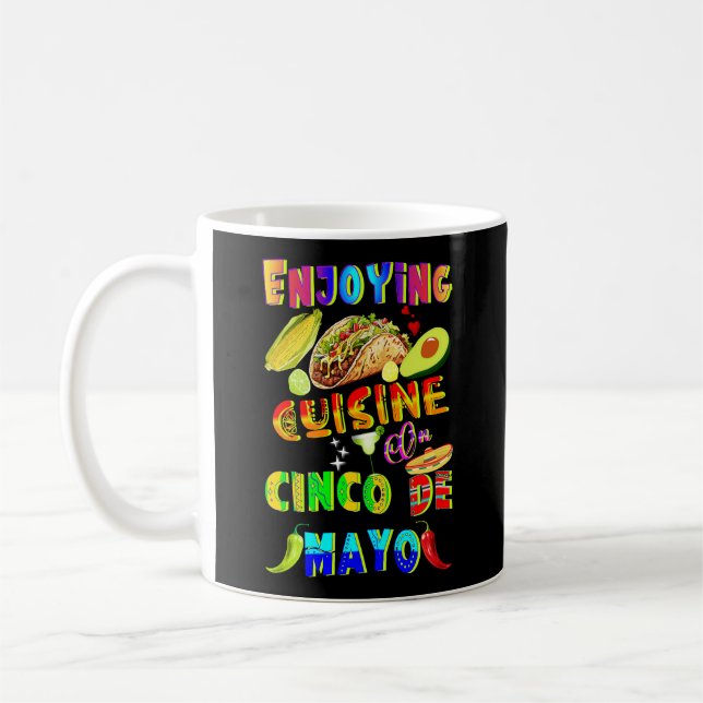 Caneca De Café Desfrutando Da Cuisine Em Cinco De Mayo (Esquerda)