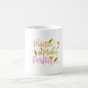 Caneca De Café Design de Citação Motivacional Prática Leva à Perf