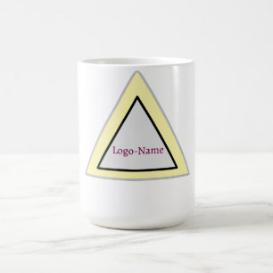 Caneca De Café Design de Logotipo de Triângulo Minimalista