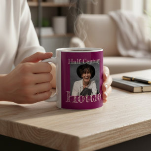 Caneca De Café Design de texto branco Borgonha Hottie Meio Século