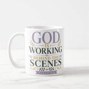 Caneca De Café Deus Está Trabalhando Por Trás das Cenas Citação D