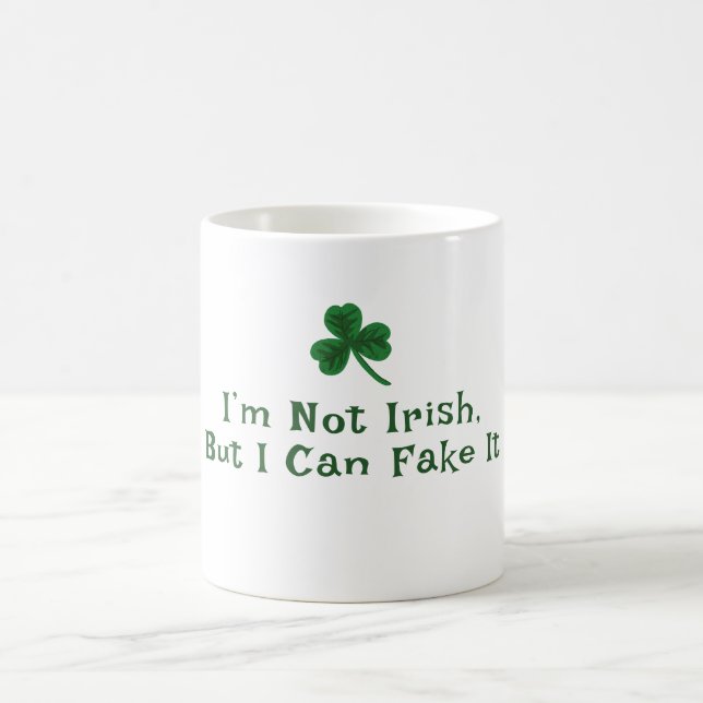 Caneca De Café Dia de Patrick, Falso texto engraçado irlandês (Centro)