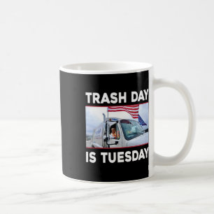 Caneca De Café Dia do Lixo é Terça-feira Trump 2025