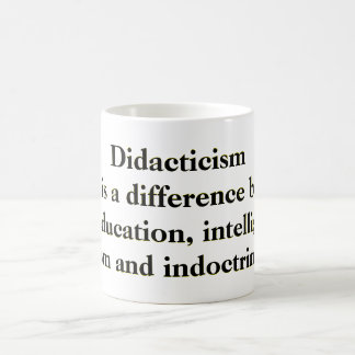 Caneca De Café Didatismo lá existe uma diferença entre o real  