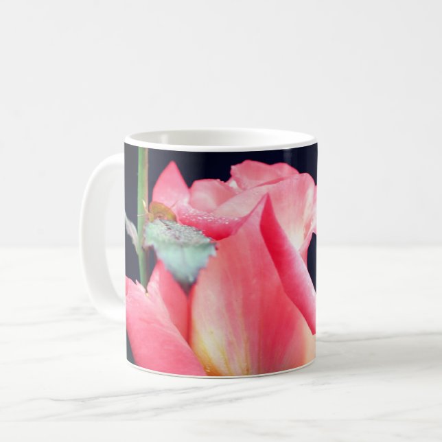 Caneca De Café Distância da Flor de Rosebud Personalizada (Frente Esquerda)