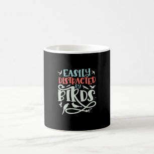 Caneca De Café Distraído Facilmente Pelos Pássaros, Observando 