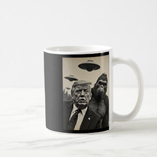 Caneca De Café Divertida selfie de Trump com Pé Grande e Óvnis Al