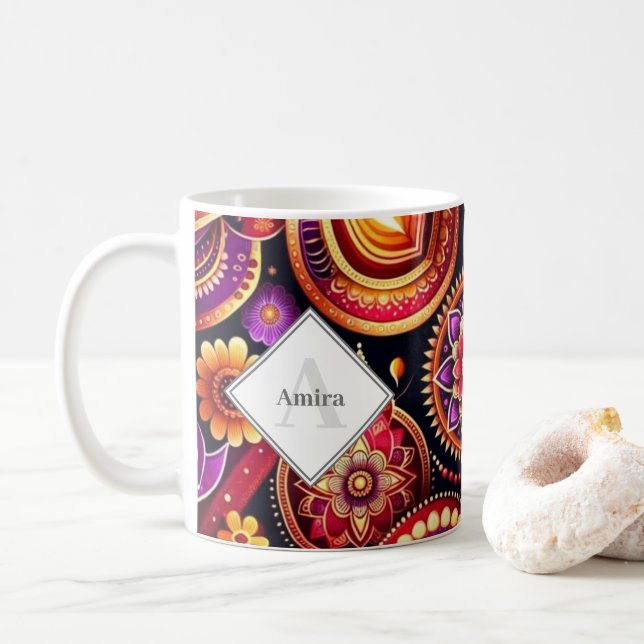 Caneca De Café Diyas e Rangoli Diwali personalizados, vermelho e  (Com Donut)