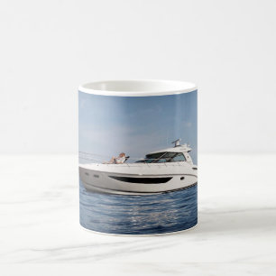 Caneca de café do cruzador do raio do mar