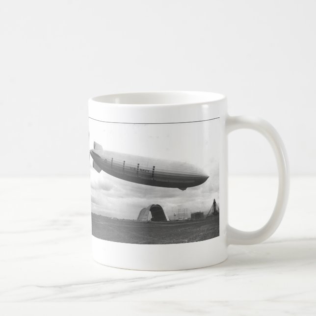 Caneca de café do DIRIGÍVEL de USS MACON do (Direita)