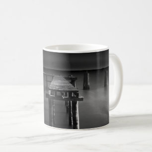 Caneca De Café Doca abandonada no lago Monroe