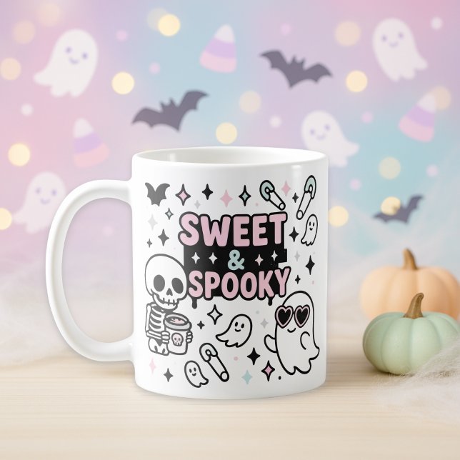 Caneca De Café Doce e Pastel Rosa Halloween (Sweet & Spooky Kawaii Halloween Mug • Cute Ghosts, Skeleton & Pastel Stars Coffee Cup)