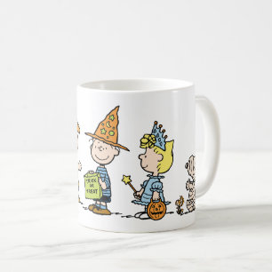 Caneca De Café Doces ou Travessuras de Halloween dos Peanuts