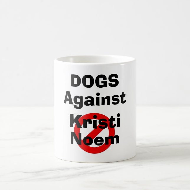 Caneca De Café Dogs Against Kristi Noem Coffee Mug (Centro)