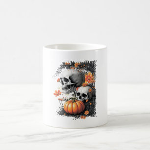 Caneca De Café Dois crânios e uma abóbora entre flores.