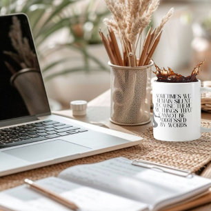 Caneca De Café Dor Silenciosa - Design de citação Emocional Minim