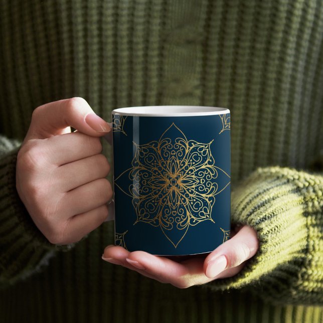 Caneca De Café Dourada Cor damasco de Mandala (Gold Mandala Pattern on Navy Mug)