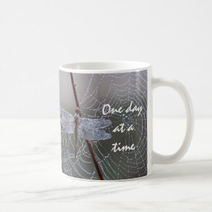Caneca De Café Dragonfly "Um dia de cada vez" Coffee Mug