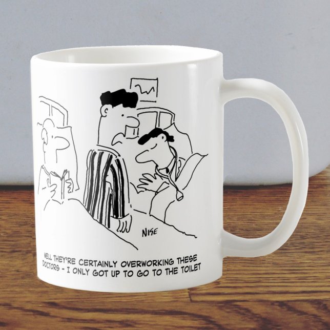 Caneca De Café Duas Cartoons para Médicos Jovens (Criador carregado)