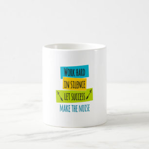 Caneca De Café Duro De Trabalho Em Silêncio Deixe O Êxito Fazer