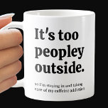 Caneca De Café É Demais Pessoas Lá Fora<br><div class="desc">Uma caneca de café humorística dizendo: "É muita gente lá fora... vou ficar e tomar conta do meu vício de cafeína." Personalize com um nome impresso verticalmente na lateral. Faz um presente divertido ou perfeito para você.</div>