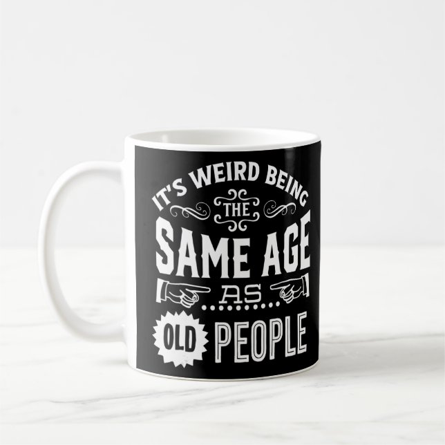 Caneca De Café É estranho ter a mesma idade das Pessoas antigas (Esquerda)