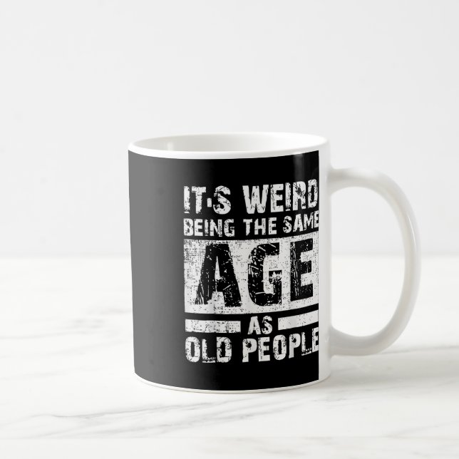 Caneca De Café É Estranho Ter A Mesma Idade Que A Antiga Pessoas  (Direita)