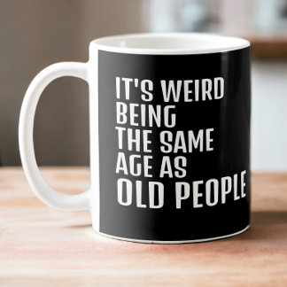 Caneca De Café É estranho você ter a mesma idade das pessoas anti