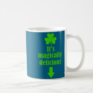 Caneca De Café É Magicamente Delicioso Dia de São Patrício Engraç
