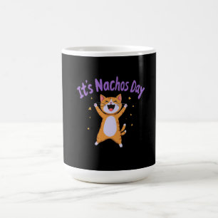 Caneca De Café É o humor de gato bonito do dia de Nacho para os a