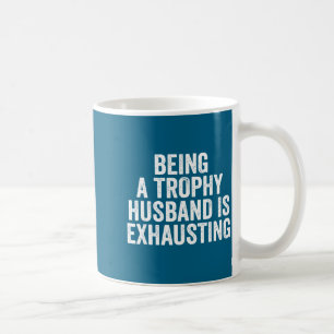 Caneca De Café É o marido troféu esgotado humor dizendo