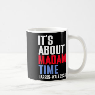 Caneca De Café É sobre Madam Time Kamala Harris Tim W 2024