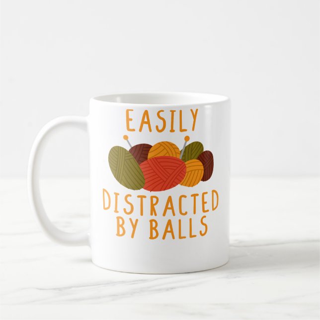 Caneca De Café Easily Distracted By Balls Funny Crocheting Knitti (Esquerda)