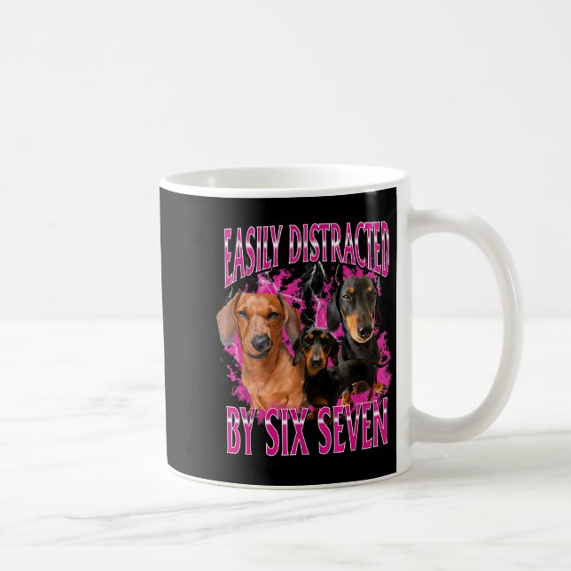 Caneca De Café Easily Distracted By Six Seven 67 Meme Dachshund W (Direita)