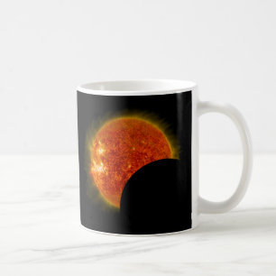Caneca De Café Eclipse Solar em Andamento