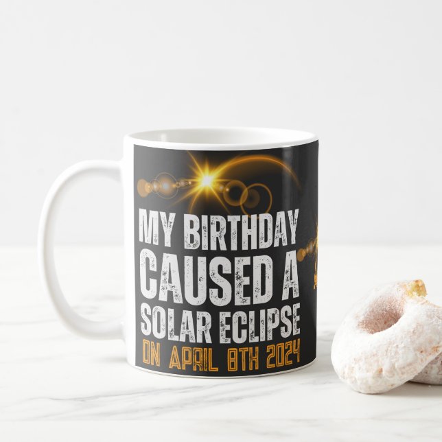 Caneca De Café eclipse solar total, data de aniversário divertida (Com Donut)
