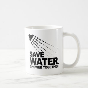 CANECA DE CAFÉ ECONOME ÁGUA. TOME BANHO JUNTOS.