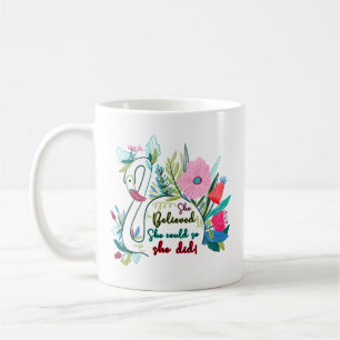 Caneca De Café Ela Acreditava Que Podia, Então Ela Nadou Com Flor